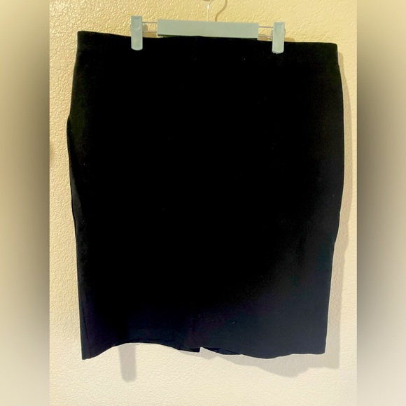 Basic Black Skirt - Picture 1 of 4